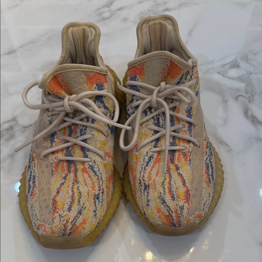 YEEZY size 7.5